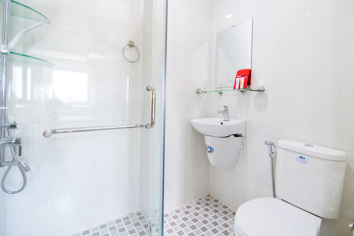 RedDoorz Plus near Nguyen Hue Walking Street