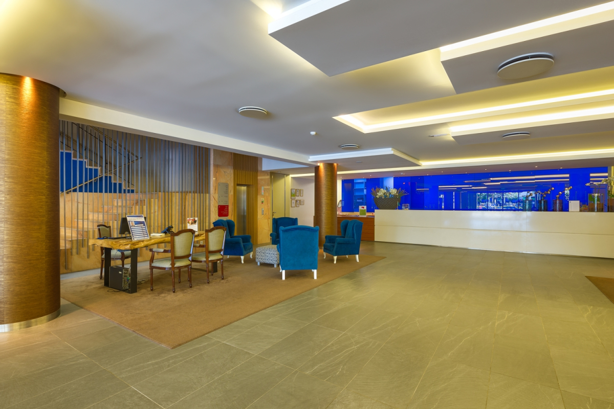 Four Views Monumental Lido