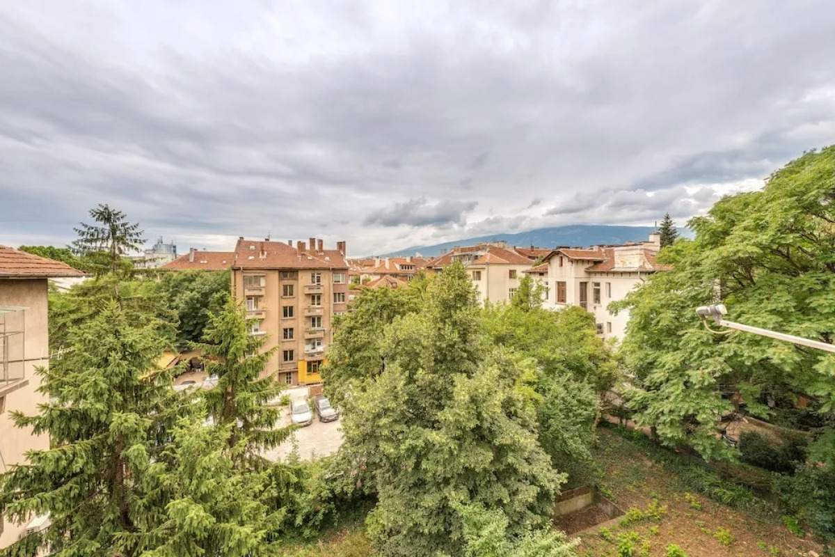 Beautiful Jewel in the TOP Centre