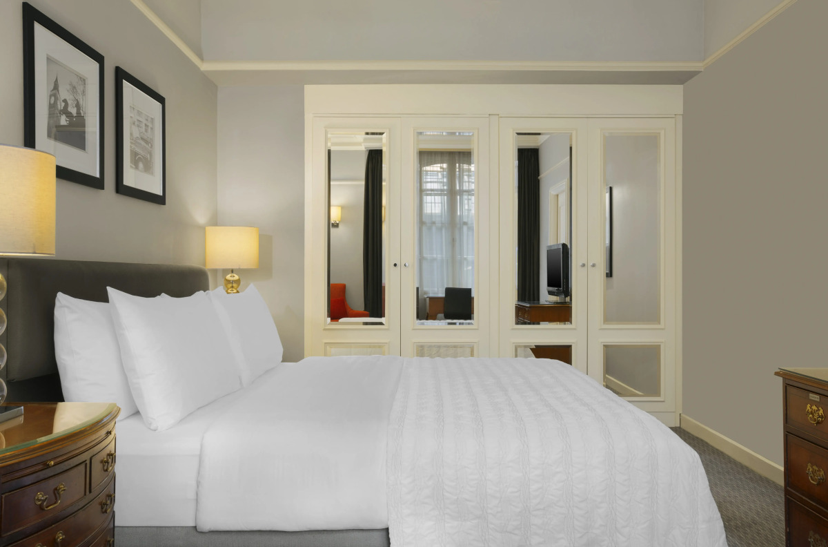 Отель The Dilly