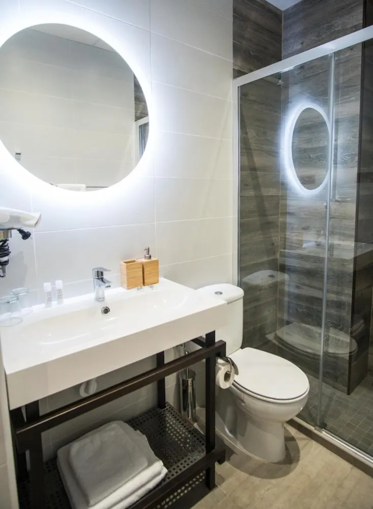 The Lights City Rooms