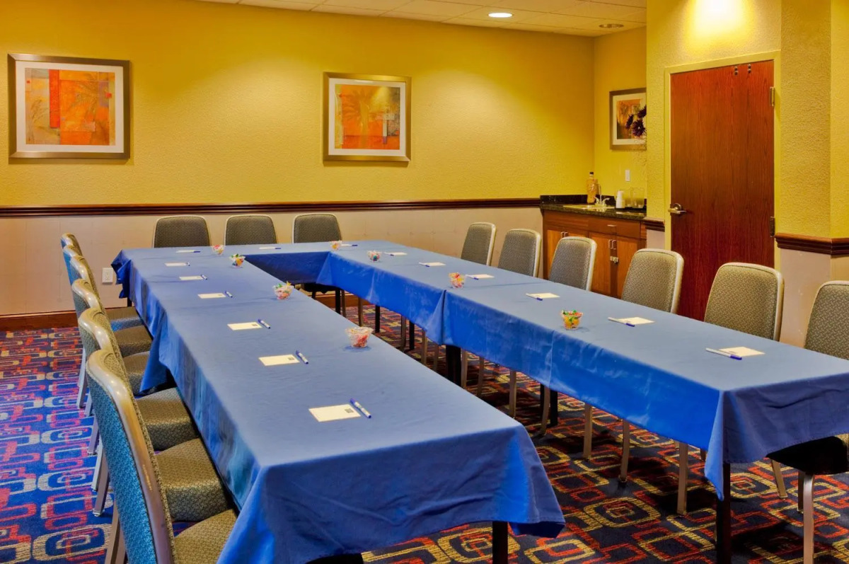 Holiday Inn Express & Suites Nearest Universal Orlando by IHG