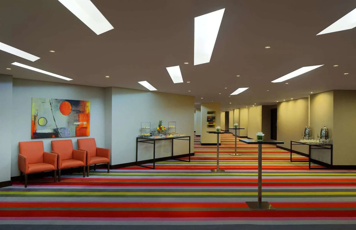 Отель Millennium Central Downtown