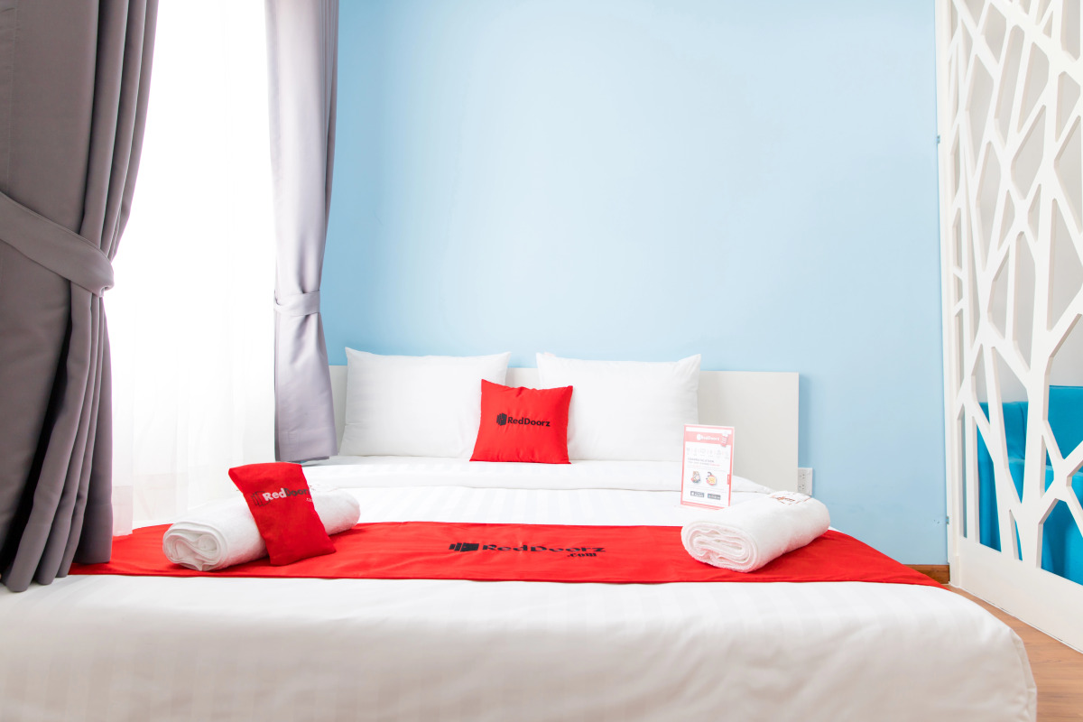 RedDoorz Plus near Nguyen Hue Walking Street