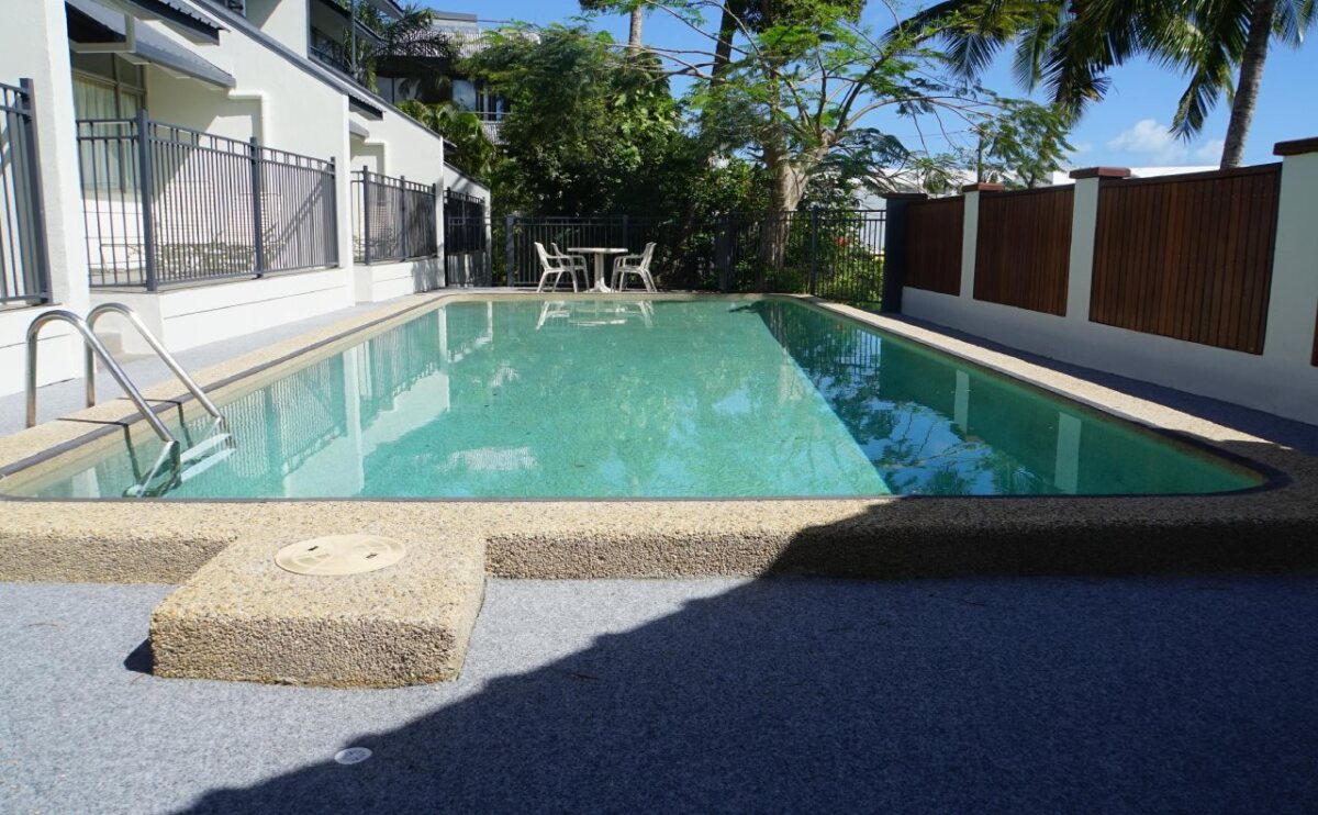 Airlie Seaview Apartments