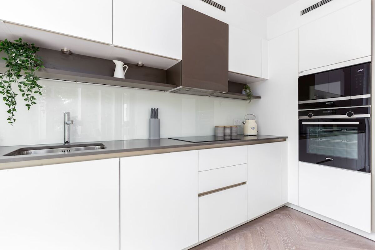 Luminous 2 Bed Balcony Flat in Islington