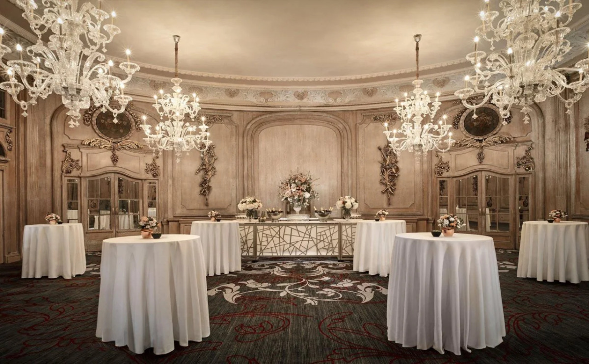 Отель The Dilly