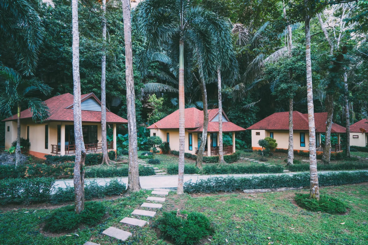 Tonsai Bay Resort