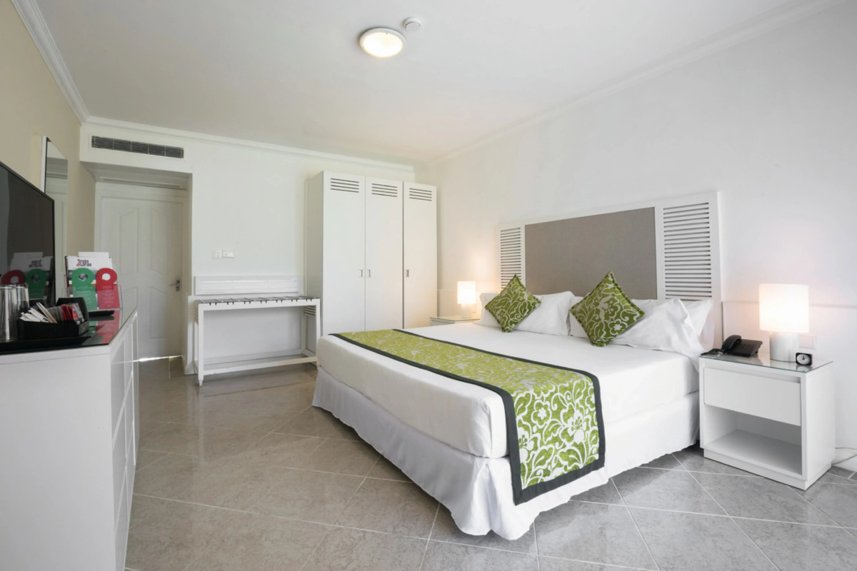 Отель Riu Turquoise