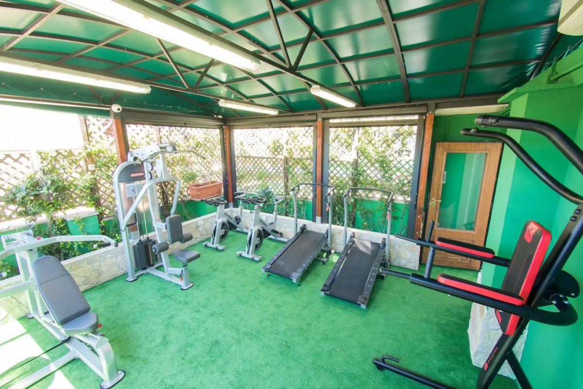 Alessandro Palace & Bar - Hostel