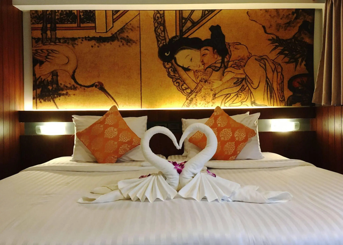 Lap Roi Karon Beachfront