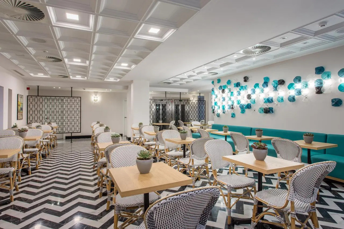 Отель Room Mate Valeria