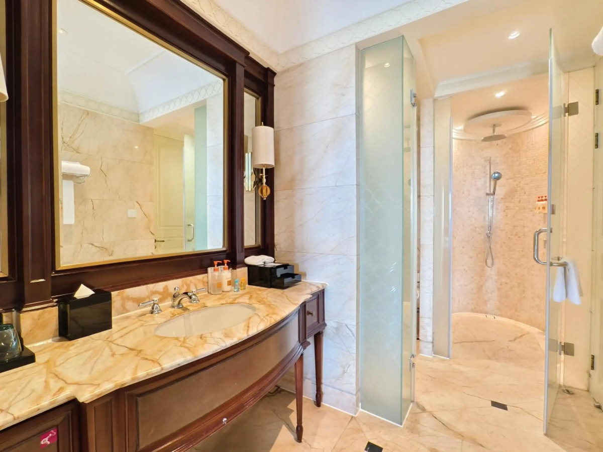 Отель Crowne Plaza Resort Sanya Bay