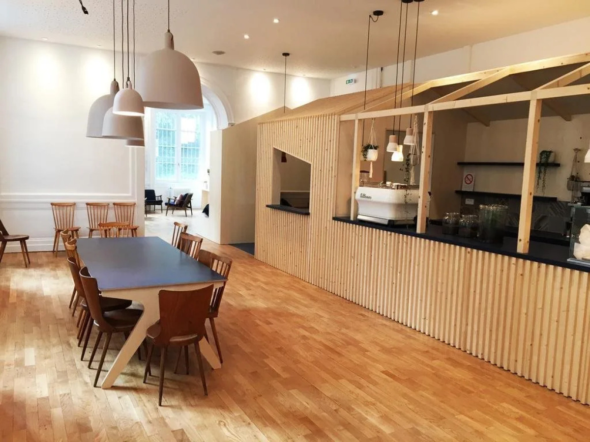 Away Hostel & Coffee Shop