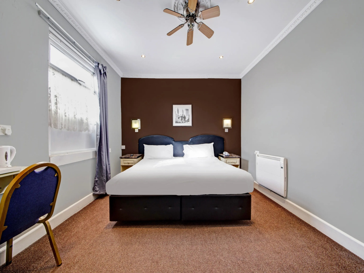 OYO Bostons Manor Hotel, Hanwell London