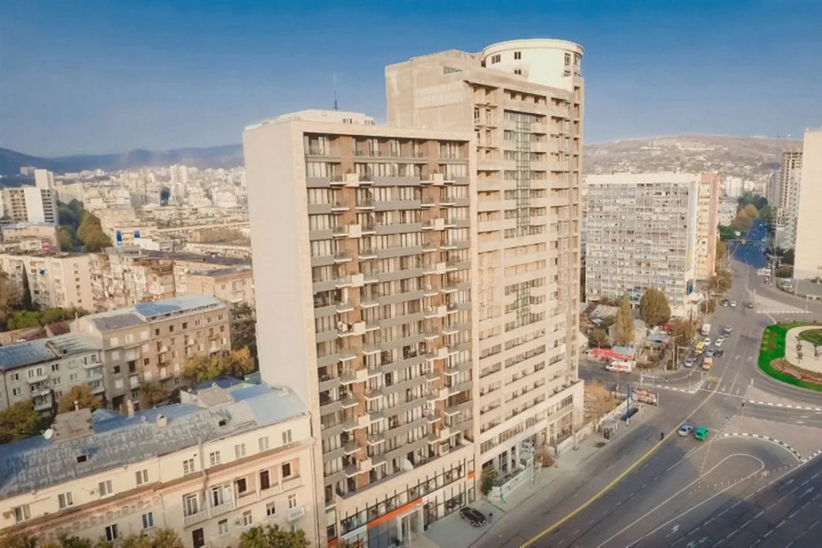 Амери Плаза