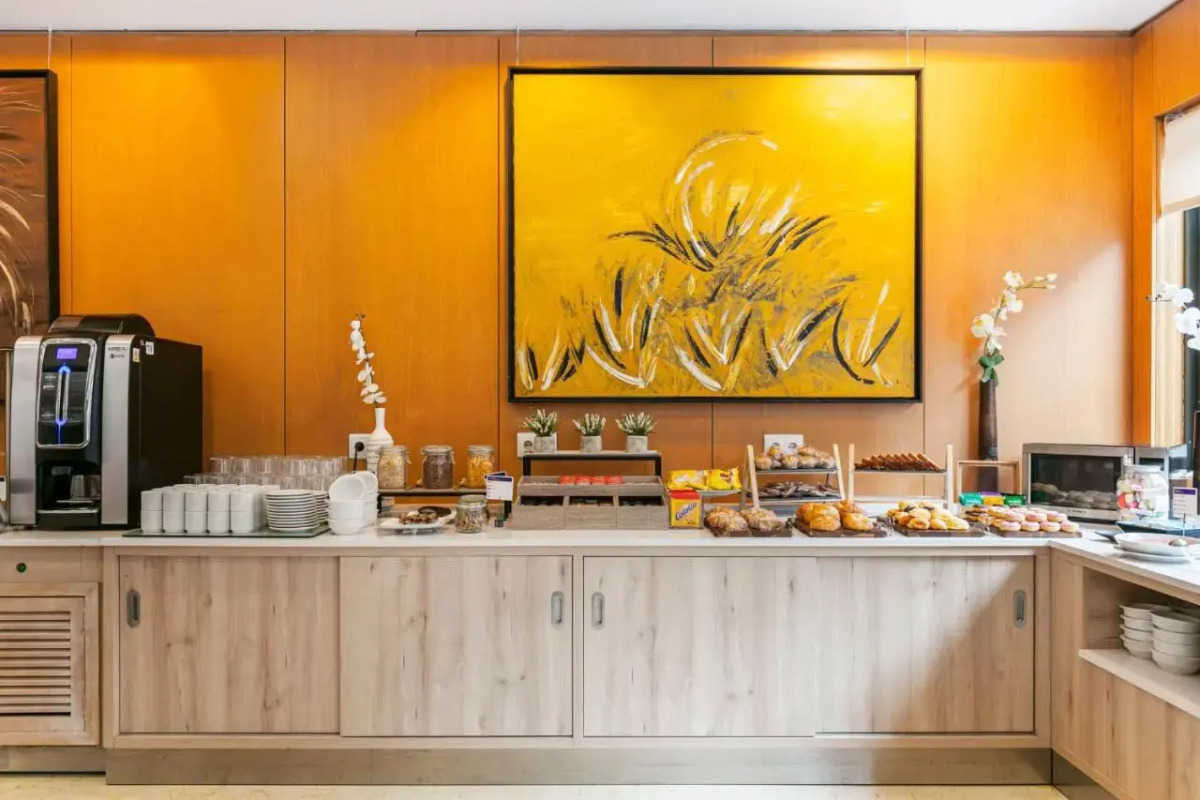 Отель Sercotel de los Reyes