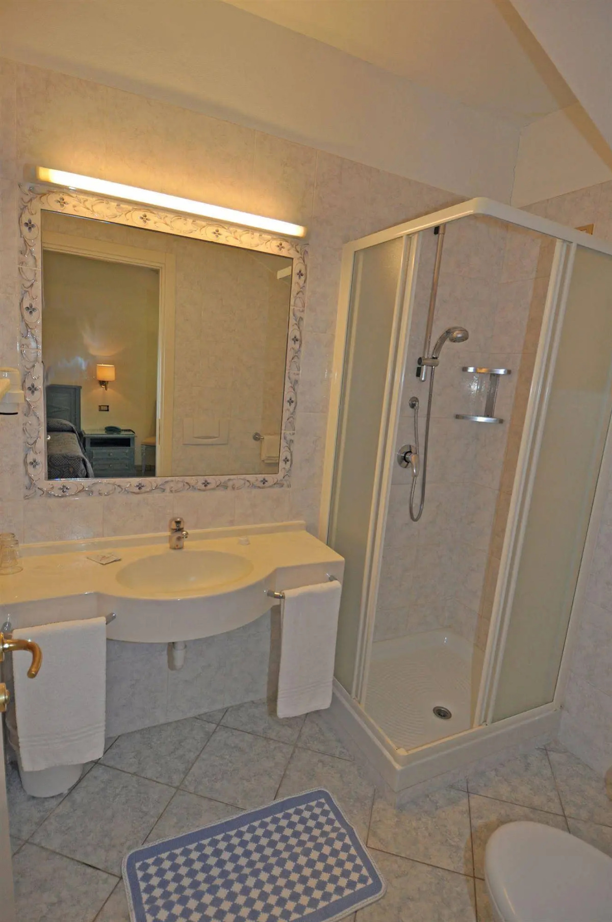 Cavour 30TRE - Hotel Moderno