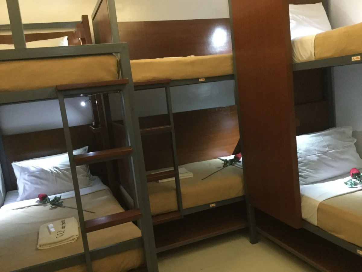 Townhouse OAK Makati Manila Near PNR Pasay Evangelista formerly VIP Suites