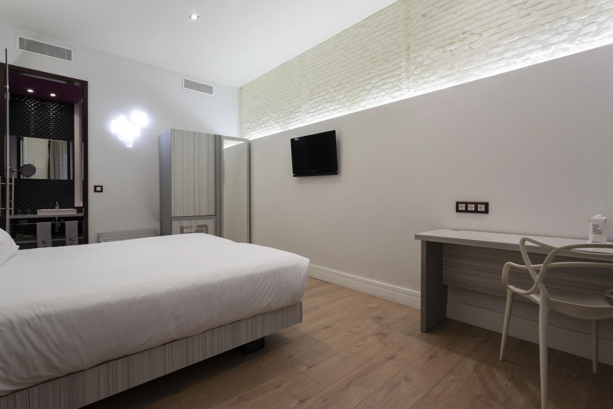 Petit Palace Lealtad Plaza