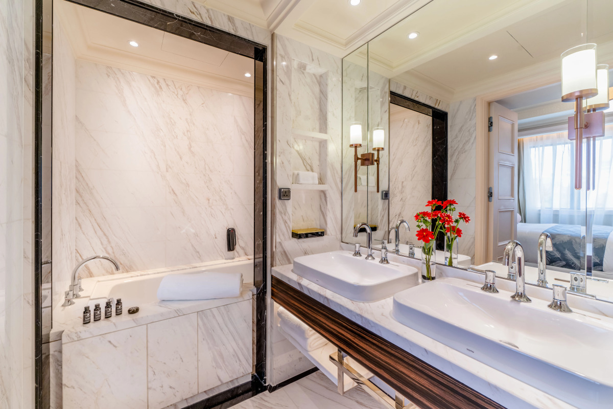 Отель Caravelle Saigon