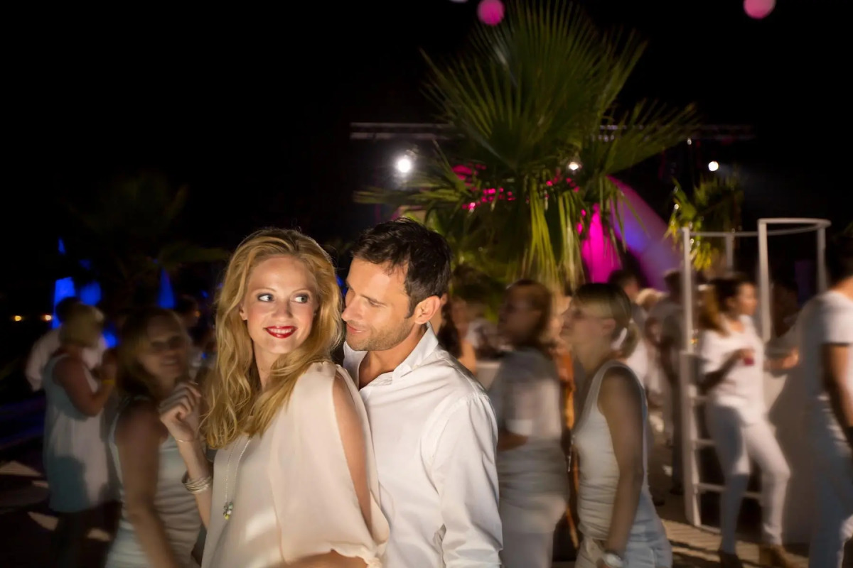 Robinson Camyuva - Adults only