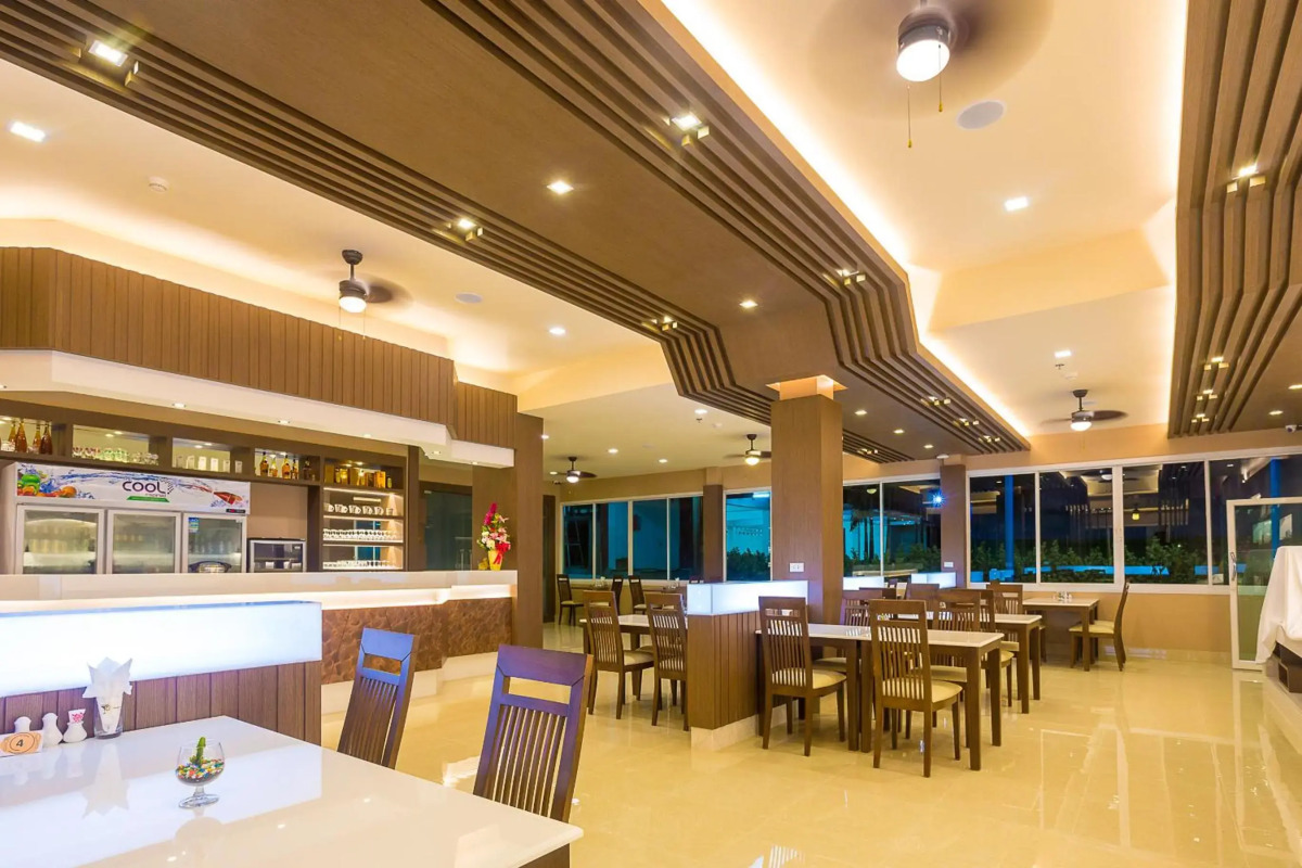 Swan Lake Hotel Sattahip