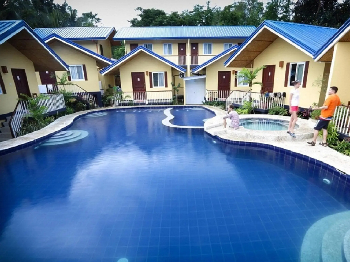 Blue Lagoon Inn & Suites