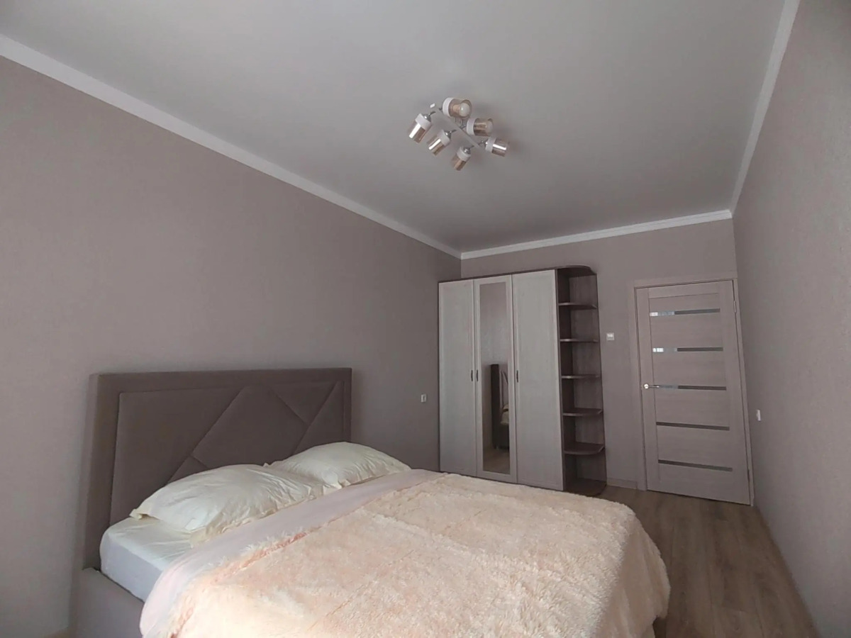 Апартаменты на проспекте Российский 13