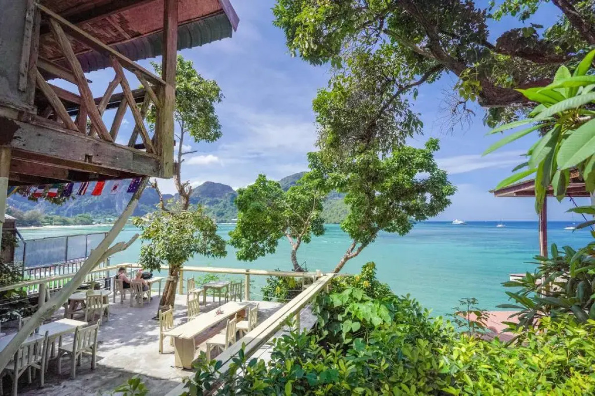 Phi Phi Cozy Seafront Resort