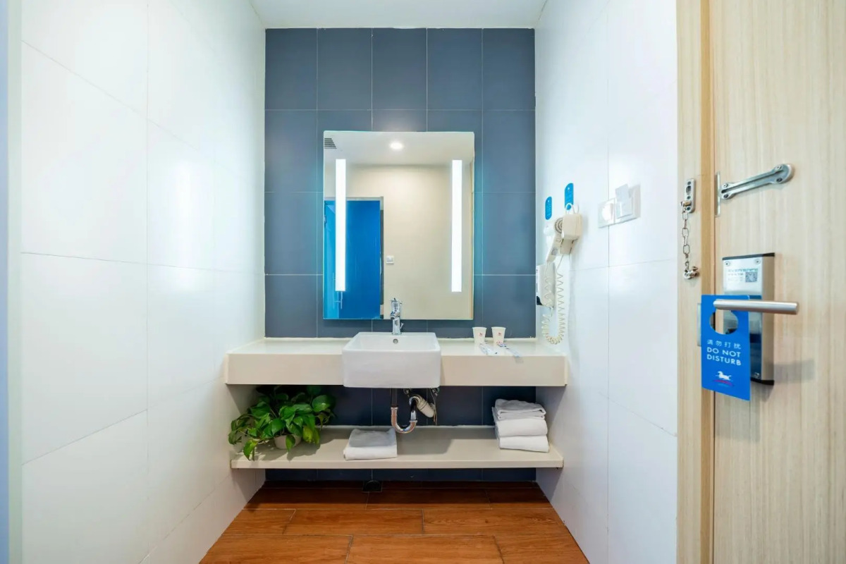 Hanting Hotel Shanghai Tangqiao Metro Station