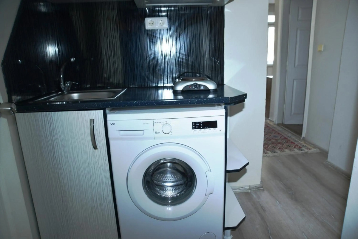 Cleopatra King Apart