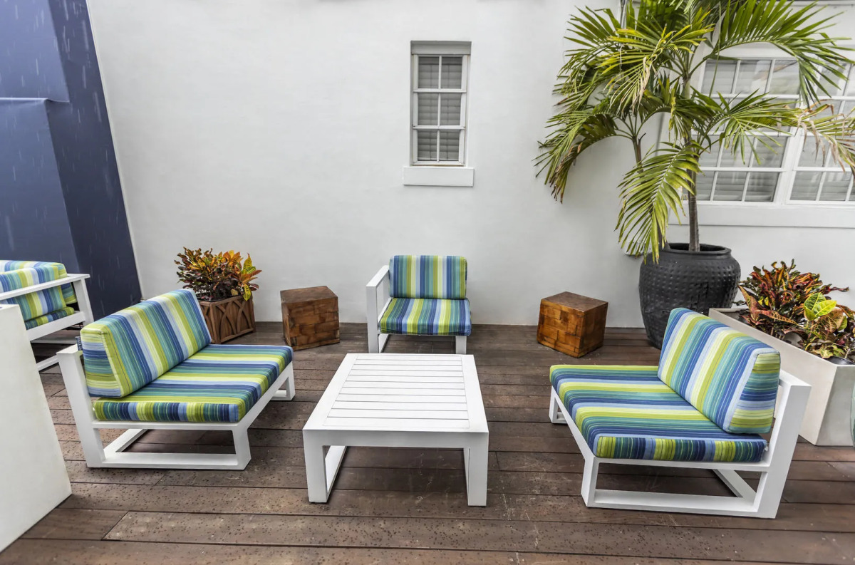 Chesterfield Hotel & Suites