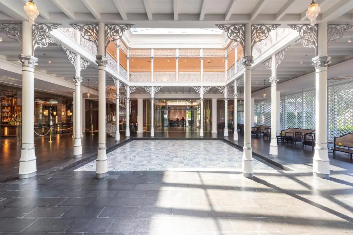 Ramada Plaza by Wyndham Chao Fah