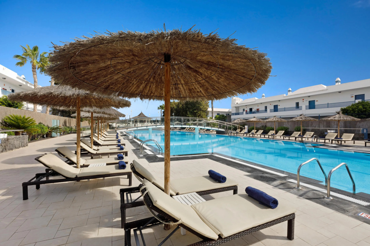 Отель THB Tropical Island Aparthotel