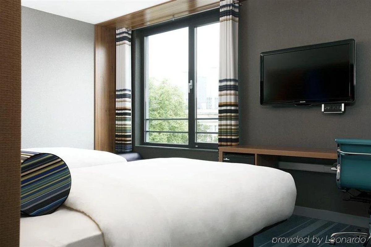 Отель Aloft Brussels Schuman