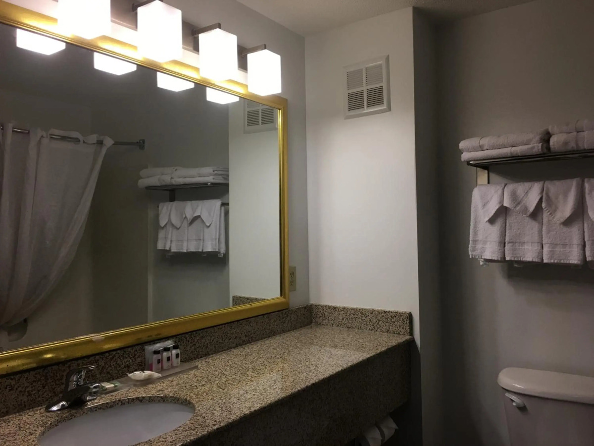 Country Inn & Suites by Radisson, Camp Springs (Andrews Air Force Base), MD