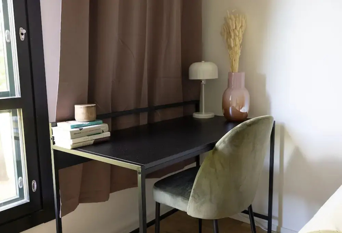 2ndhomes 2BR Center Apartment w Balcony