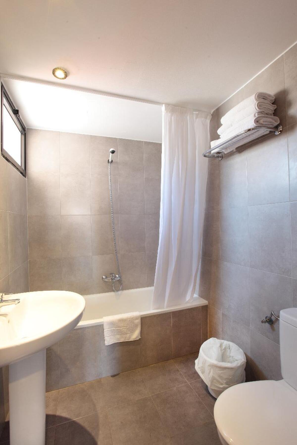 Dynastic Rooms Apartments