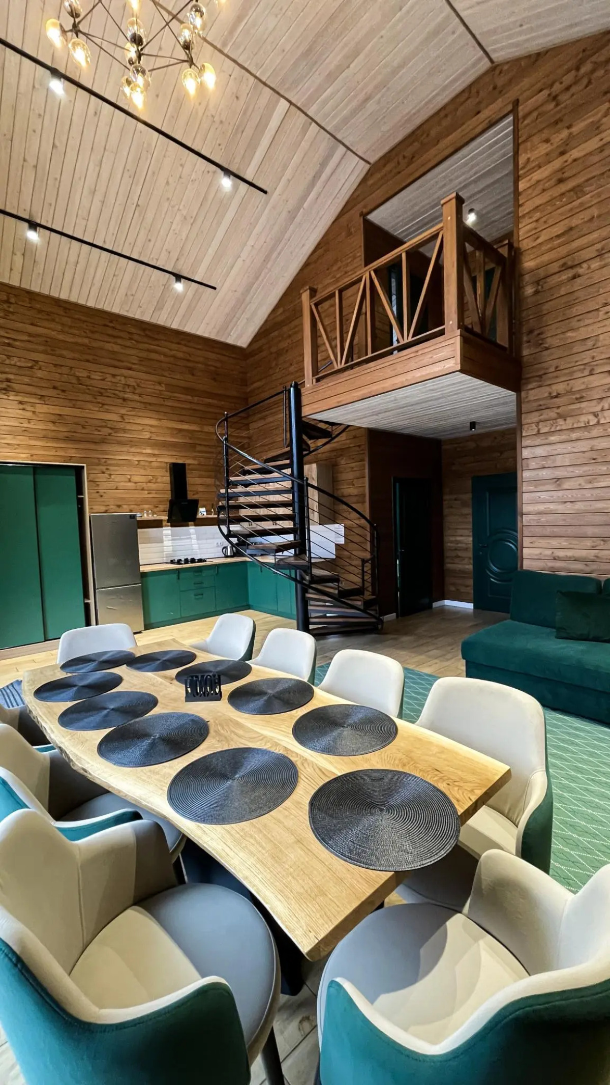 River & House (Ривер Хаус)