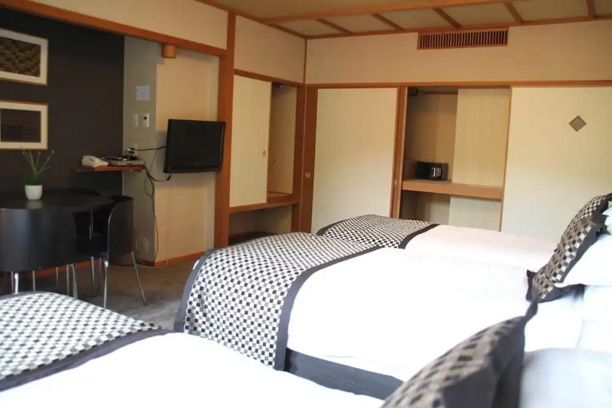 The Ridge Hotel & Apartments