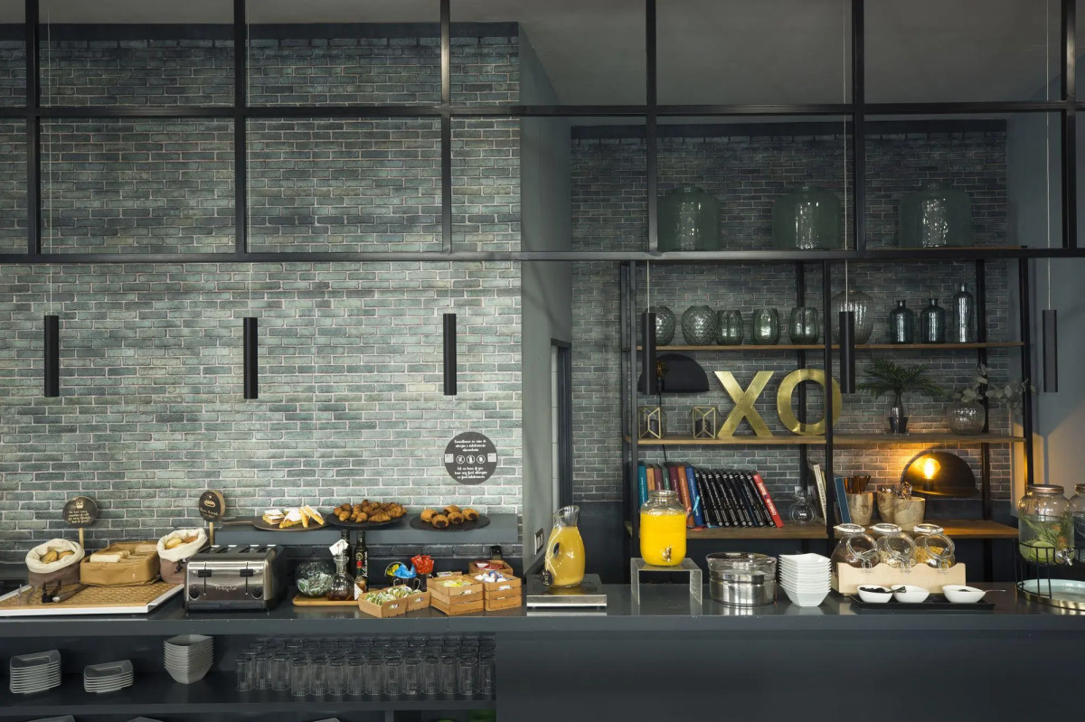 Отель Petit Palace Triball