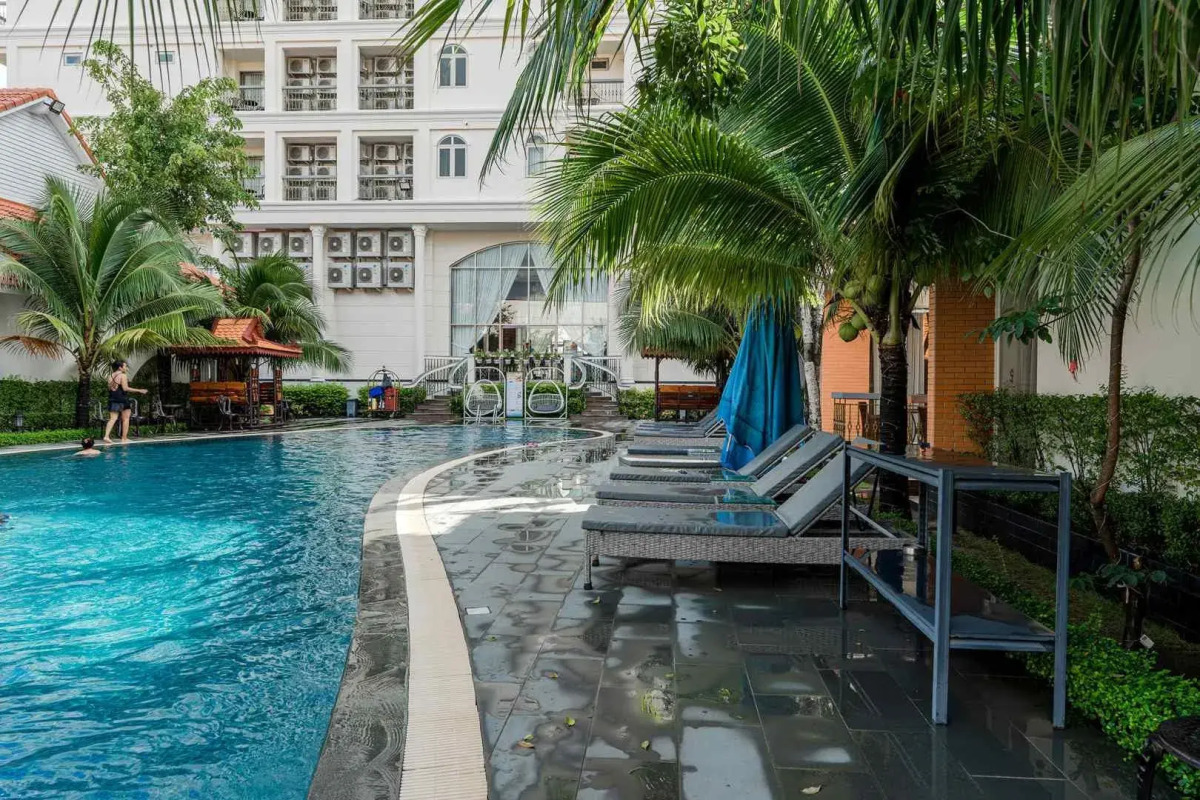 Sea Breeze Hotel & Villa