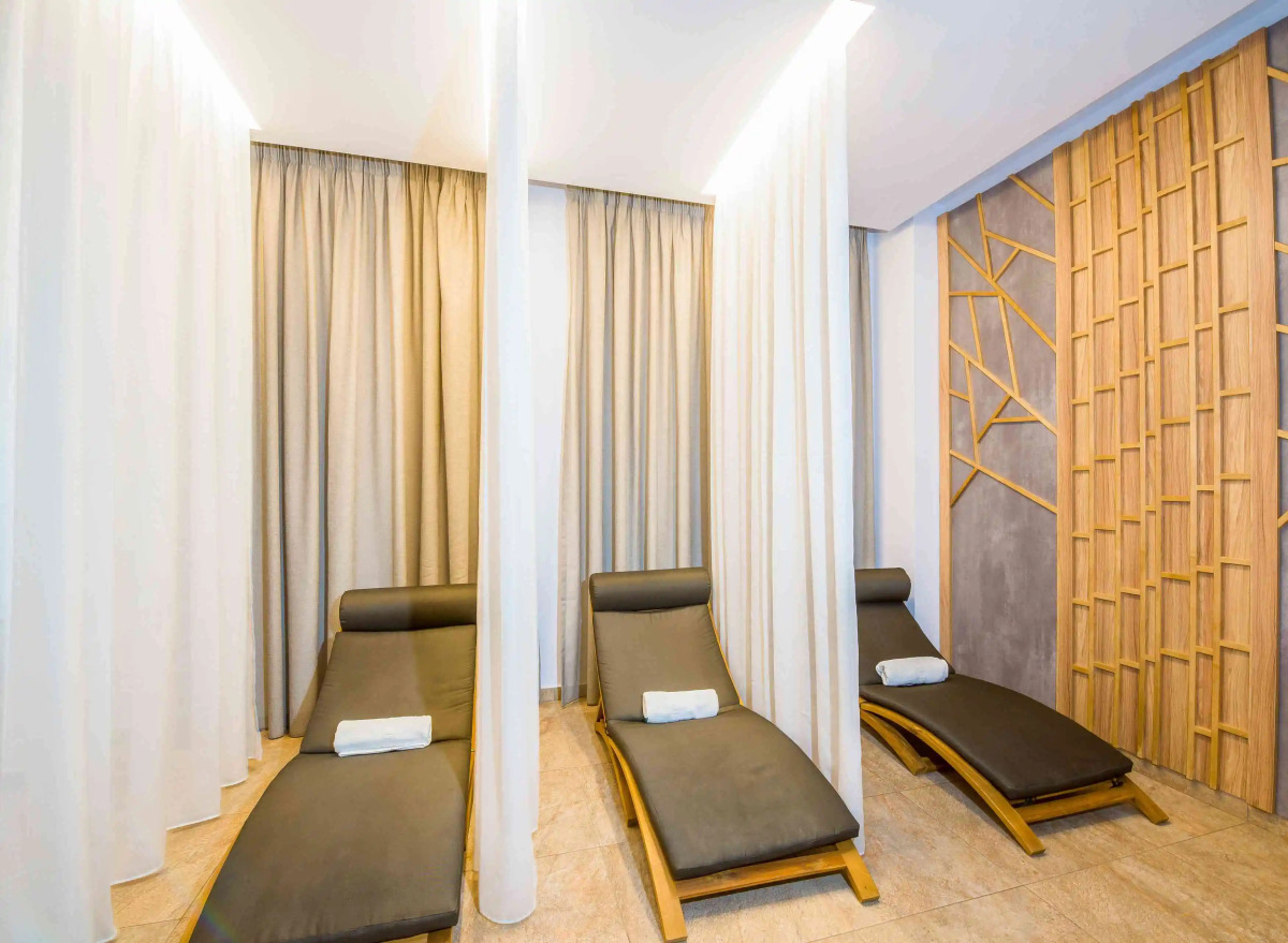 Kiani Beach Resort Family