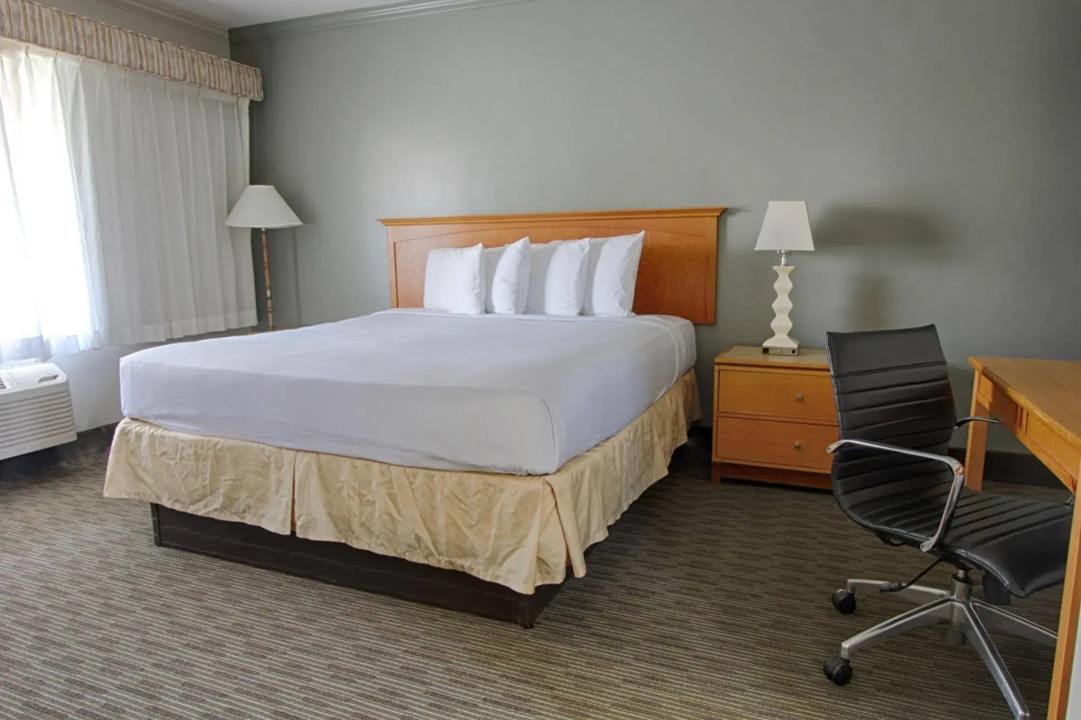 The Sojourn Los Angeles - Sherman Oaks