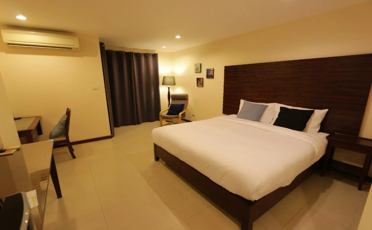 The Royal Bee Apart Hotel