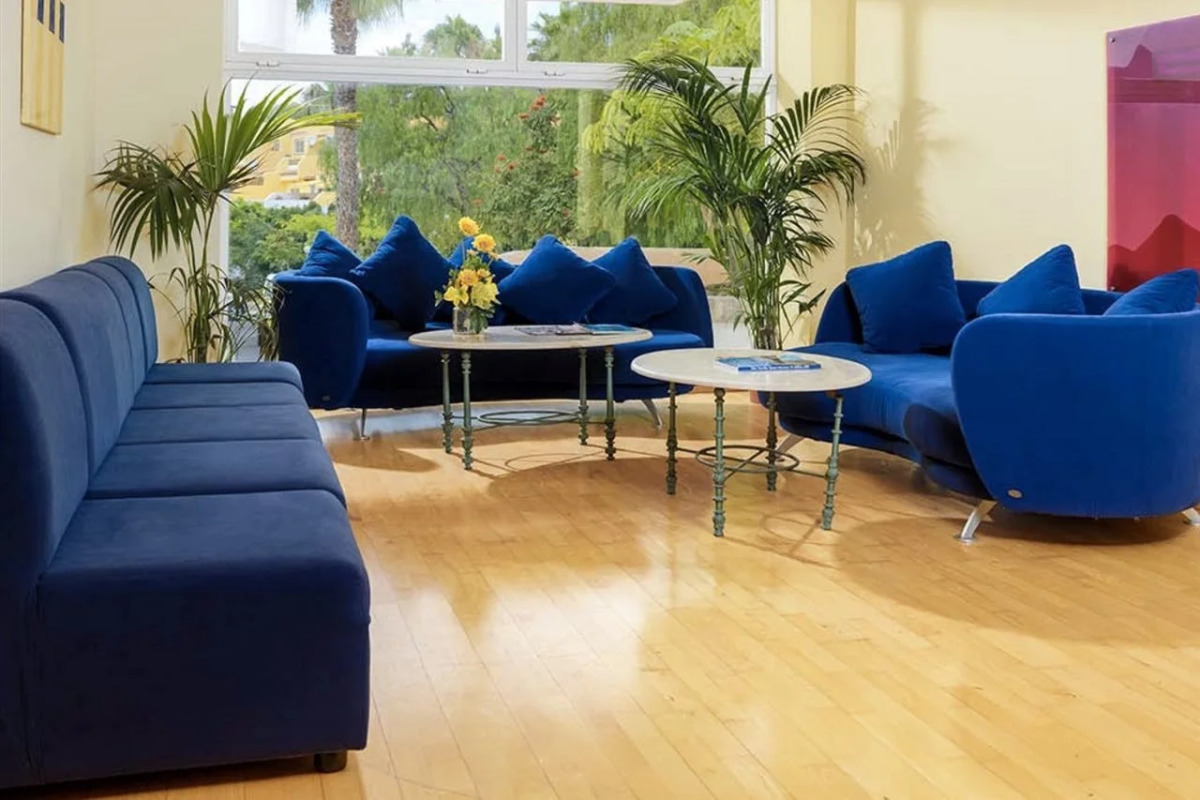 Paradise Court Aparthotel