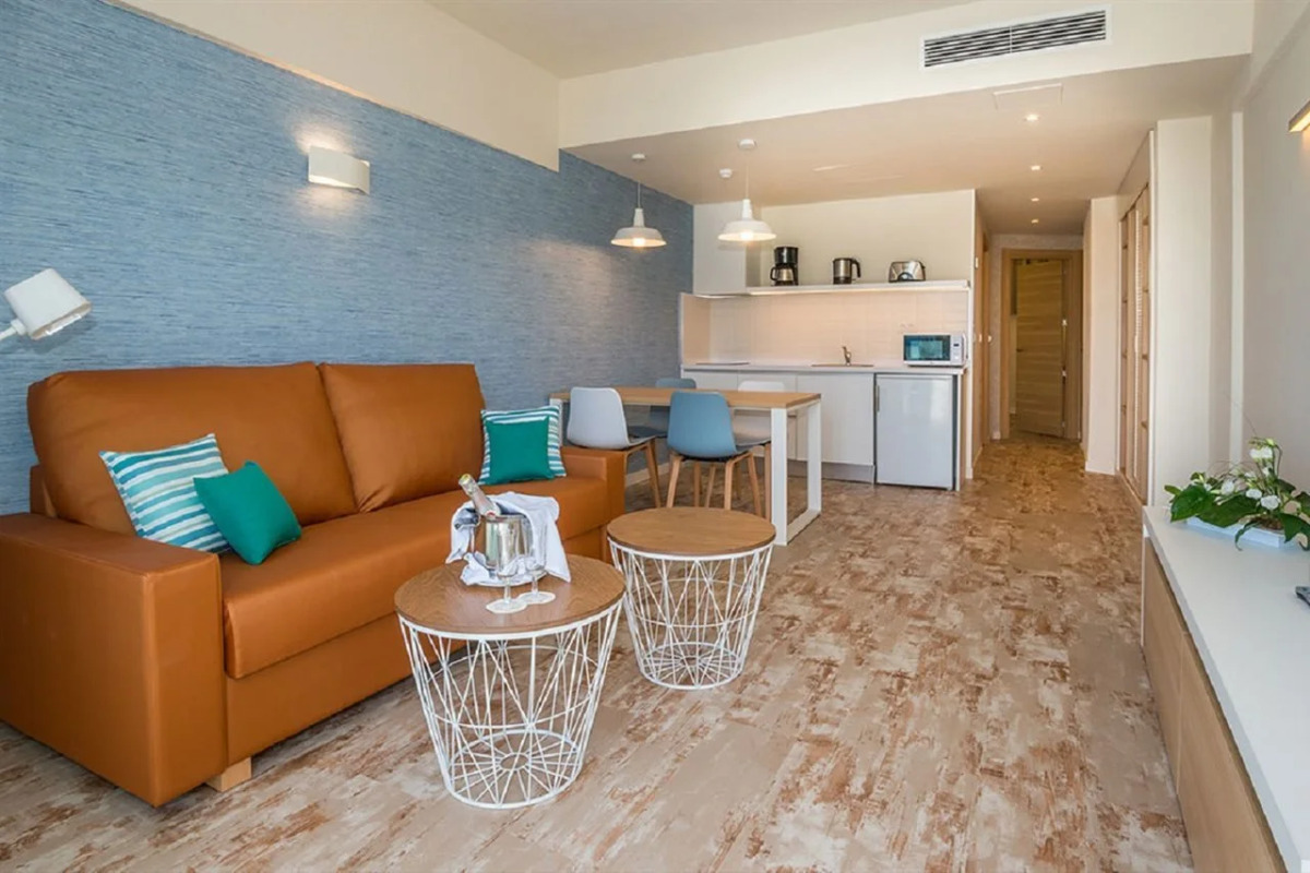 Отель HOVIMA La Pinta Beachfront Family