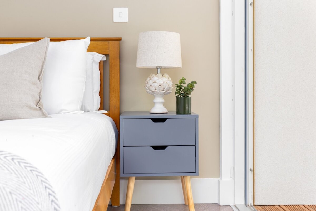 Luminous 2 Bed Balcony Flat in Islington