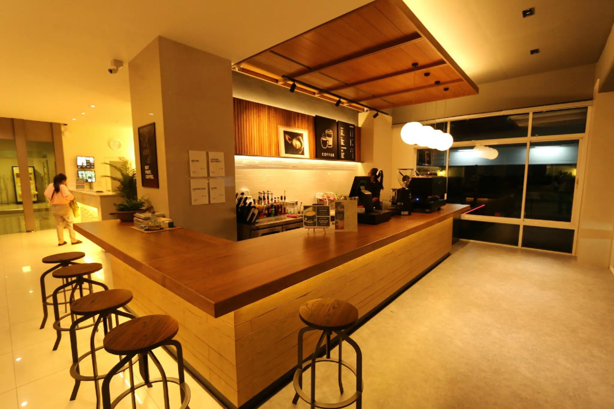 The Royal Bee Apart Hotel